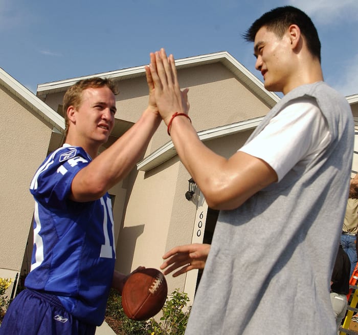 2003-Peyton-Manning-Yao-Ming.jpg